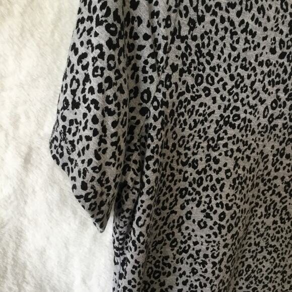 Old Navy Gray Luxe Leopard Print Short Sleeve Top - Picture 8 of 10